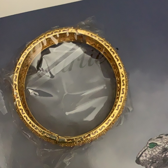 Geometric Gold bangle - Picture 7 of 7